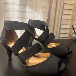 Abella Elegant Black Crisscross Heels